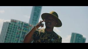 Après avoir écoulé + de 800.000 exemplaires de son dernier album «l'everest» et vendu plus de 700.000 billets de concert autres œuvres de soprano. Soprano A La Vie A L Amour Clip Officiel Youtube