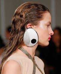16 Boucles D Oreilles A Porter Pour Attirer Tous Les Photographes De Street Style Boucle D Oreille Street Style Boucles