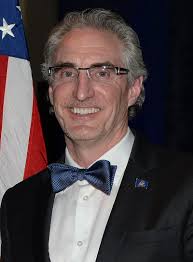 File:Gov. Doug Burgum presents an award (cropped).jpg