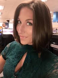 Guys. I chopped all my hair off 🙈 I'm now officially a news lady 😂