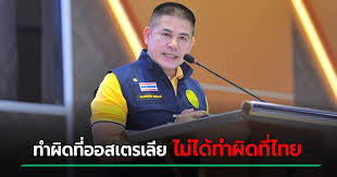 ปี 2542 สมัยที่ ธรรมนัส ยังใช้ชื่อ ร.อ.มนัส พรหมเผ่า เป็นนายทหารเด็กที่เดินตาม เสธ.ไอซ์ พล.อ.ไตรรงค์ อินทรทัต ซึ่งเป็นเพื่อน. D0tdgu4l8eeucm