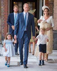 Prince william and kate middleton's birthday message to archie. Lihat Kate Middleton Dan Putera William Bersama Semua Tiga Anak Anak Mereka Untuk Kali Pertama