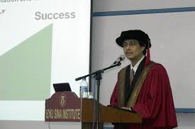 Untuk menjadi pensyarah universiti di uk, pertama sekali anda perlu mengikuti program phd. Dari Mahasiswa Sampai Profesor Dengan Utm Hadi Nur