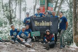 It borders selangor on the north, pahang in the east, and melaka and johor to the south. Xpedisi 2 Gunung Berembun Negeri Sembilan Brahimsfood