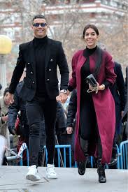 Georgina rodriguez is a young and stunning model who according to media is in addition the new girlfriend of portuguese soccer player cristiano ronaldo. Cristiano Ronaldo Freundin Georgina Packt Aus Wie Der Fussballer Privat Tickt Gala De