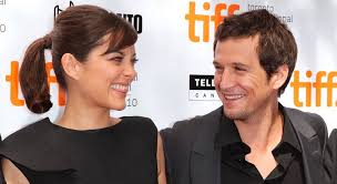 Marion cotillard passionately kissed her beau guillaume canet as their son marcel snuggled them at the grove in la friday. Marion Cotillard Et Guillaume Canet 11 Ans D Amour En Images