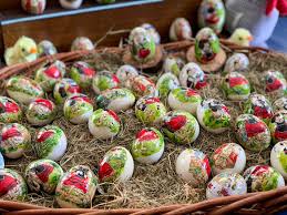 Maybe you would like to learn more about one of these? Los Huevos Pintos En Pola De Siero Fiestas En Asturias Tradicionales Animales Viajeros