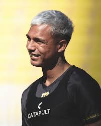 𝙉𝙤𝙨 𝙥𝙧𝙚𝙥𝙖𝙧𝙖𝙢𝙤𝙨 𝙥𝙖𝙧𝙖 𝙢𝙖ñ𝙖𝙣𝙖 👊🏼💛 El plantel realizó  su última práctica de cara al duelo versus Deportes Santa Cruz por la Liga  de Ascenso Caixun. ¡Nos vemos mañana, Canarios! 💛🖤 Recuerda que