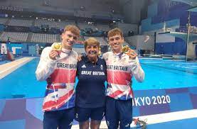 Tom daley and matthew lee win synchronised 10m gold. Tom Daley Matty Lee Claim Stunning Gold In Synchronized Platform