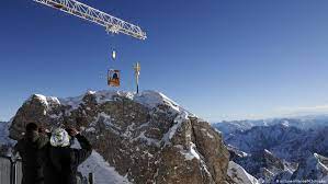 Severino said that hikers on the mountain reported. Accident Gondola Of The Zugspitz Cable Car Rescued Dw Travel Dw 21 09 2018