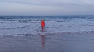 Arthur germain est le plus jeune français à avoir traversé la manche. En Normandie Elle Se Lance L Incroyable Defi De Traverser La Manche A La Nage 50actu
