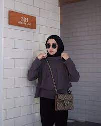 Aksesoris satu ini menjadi aksesoris wajib punya bagi wanita meskipun tidak memiliki minus mata. Tips Memilih Model Kacamata Kekinian Untuk Hijaber Berdasarkan Bentuk Wajah Womantalk