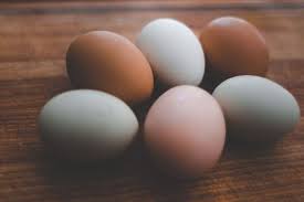 Dibanding telur unggas lainnya yang biasa dikonsumsi manusia (telur ayam maupun telur burung puyuh), telur bebek lebih kaya akan mineral, vitamin b6, asam pantotenat, tiamin, vitamin a, vitamin e, niasin, dan vitamin b12. 8 Perbedaan Telur Ayam Dan Telur Bebek