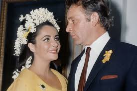 We did not find results for: Elizabeth Taylor Dieses Ikonische Cleopatra Kostum Steckt Voller Geheimnisse Vogue Germany