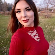 Jessica Kerwin's Instagram, Twitter & Facebook