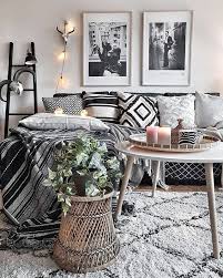 Same with von zuhause/von zu hause, which is a fixed phrase meaning from home. Yay Es Wirds So Richtig Gemutlich Zuhause Und Draussen Wirds Kalt Und Grau Das Gemutliche Zuhause Von Mk Boho Ladt Dabei Perfekt Zum Ve Bpo Instagram Atelier