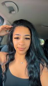 Her vibe is pretty 💕