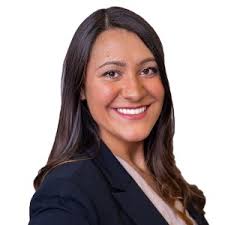 Kelly Roche's Instagram, Twitter & Facebook