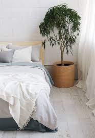 Windy Phan S 5 Tips For Styling A Minimalist Bedroom Plyroom Minimalistdecorstore Minimalist Interior Living Room Minimalist Home Decor Minimalist Home