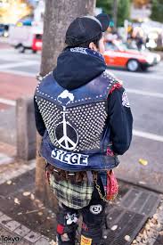 Making fun of other punks jackets/wests that they worked hard on. Diy Punk Leather Vest Tokyo Fashion