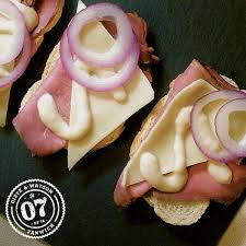 Fanwich 7 Is Our London Broil Roast Beef Bites Featuring Dietz Watson London Broil Roast Beef And Ny State Age Best Sandwich Recipes Summer Sandwiches Food