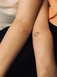 Little hearts look fashionable and expressive at the same time. Tattoo Tattoos Arm Armtattoo Heart Hearttattoo Redtattoo Blacktattoo Redink Blackink Ink Inked Bff Red Ink Tattoos Open Heart Tattoo Heart Tattoo