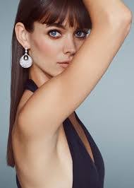 Ellen Gibbons's Instagram, Twitter & Facebook