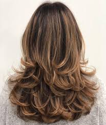 Taglio di capelli lunghi e lisci con ciuffo da bambina. Top 50 Taglio Scalato Lungo Per Il 2022 Capellidistile It