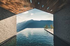 Das Miramonti Boutique Hotel Mit Spektakularem Infinity Pool 5 Sterne Design Amp Wellness Hafling In Miramonti Boutique Hotel Hotel Sudtirol Hotel Meran