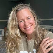 Eve Squires's Instagram, Twitter & Facebook