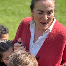 María Noval se despide de las aulas del Colegio Palacio de Granda tras toda  una vida dedicada a la enseñanza… y al arte en mayúsculas. 👩‍🏫 Gracias,  María, por tantos años de
