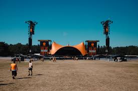 Started in the early seventies by a pair of high students, today's roskilde is the largest festival in northern europe. Anti Einheitsbrei Die Buhnen Auf Dem Roskilde Festival Bilder Und Fakten Home Fur Festivals