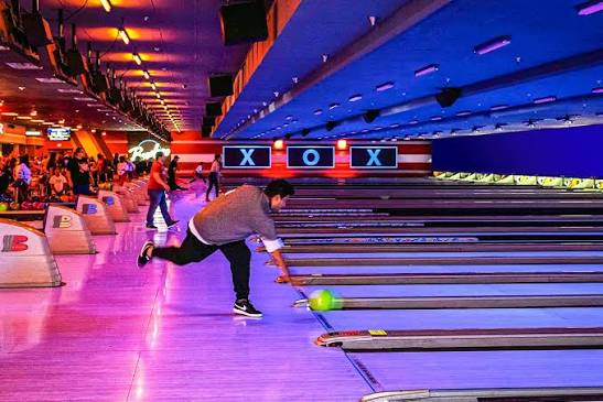 Bowling, Arcade, Sports Bars & More | Bowlero Palmdale