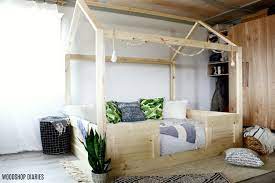 For the top bed, you'll need a 240 x 80 cm pallet and an 180 x 80 cm pallet for the bottom one, which has wheels so that you can roll it in/out quickly. 10 Diy Montessori Floor House Beds That Your Kid Will Love Free Plans If Only April