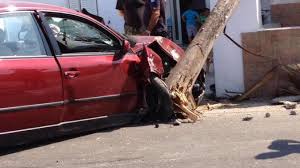 Τροχαίο ατύχημα συνέβη προ ολίγου στη νίκαια λάρισας,στο δρόμο προς ikea. Troxaio Me Traymatia Sth Nikaia Paidis Com