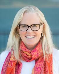 Julie Nunn's Instagram, Twitter & Facebook