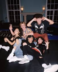 Hype House In 2020 Boy And Girl Best Friends Guy Friends Boy And Girl Friendship