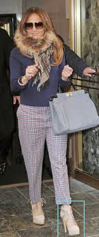 Pin By Bianka Teran On Streetzz Jennifer Lopez Outfits College Girl Fashion Jennifer Lopez