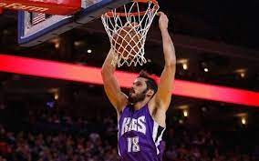 Omri casspi and the sacramento kings get a warm welcome on jewish family night at the izod center. Omri Casspi Scores Career High In Loss To Nba Champs The Times Of Israel