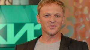 В бытность участником всего этого квновского движения, будущий претендент. Delat Iz Rossii Babajku Uzhe Ne Poluchaetsya Kapitan Kvn Porazilsya Kak Zelenskij Vyvel Poroshenko Na Chistuyu Vodu