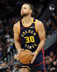NBA - Có thể bạn chưa biết, Stephen Curry đã cán mốc 3900+ quả 3 điểm trong sự nghiệp, tự phá kỷ lục của chính mình. 👨‍🍳 4000 quả? Liệu anh có