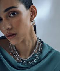 Discover The Larroudé's Jewelry Collection.