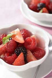 Numero 5 Nage De Fruits Rouges Parfumee Au Basilic C L Atelier Des Chefs Gastronomie Recettes Sucrees Atelier Des Chefs