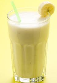 Recette De Milk Shake Banane La Recette Facile Recette Recette Milk Shake Milk Shakes Smoothie Recette