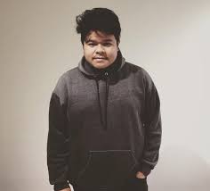 Ayie atau nama sebenarnya nik fadlee elhamshah, 20, berkata kejadian itu berpunca kerana dia terlalu letih dan tidak mendapat rehat. Biodata Eric Fuzi Pemain Keyboard Kumpulan Floor 88 Iluminasi