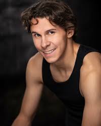 New headshots for the new chapter of my life • Headshots done by the lovely  Jodi Thibodeau @jolt390_photography