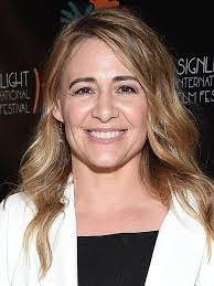 Deanne Bray's Instagram, Twitter & Facebook