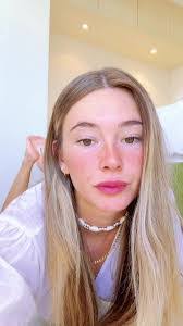 Donna Vivas's Instagram, Twitter & Facebook