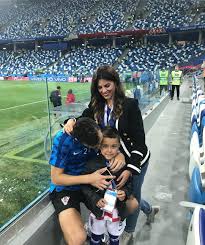 U ovim važnim danima, njegova mala obitelj zdušno ga podržava. Jadi Man Of The Match Ivan Perisic Dapat Hadiah Istimewa Dari Istri Okezone Lifestyle