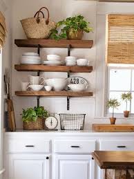 Tendance Deco La Vaisselle S Expose Tablette Cuisine Amenagement Cuisine Cuisines Deco